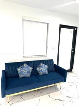 9410 E Calusa Club Dr in Miami, FL - Building Photo - Building Photo