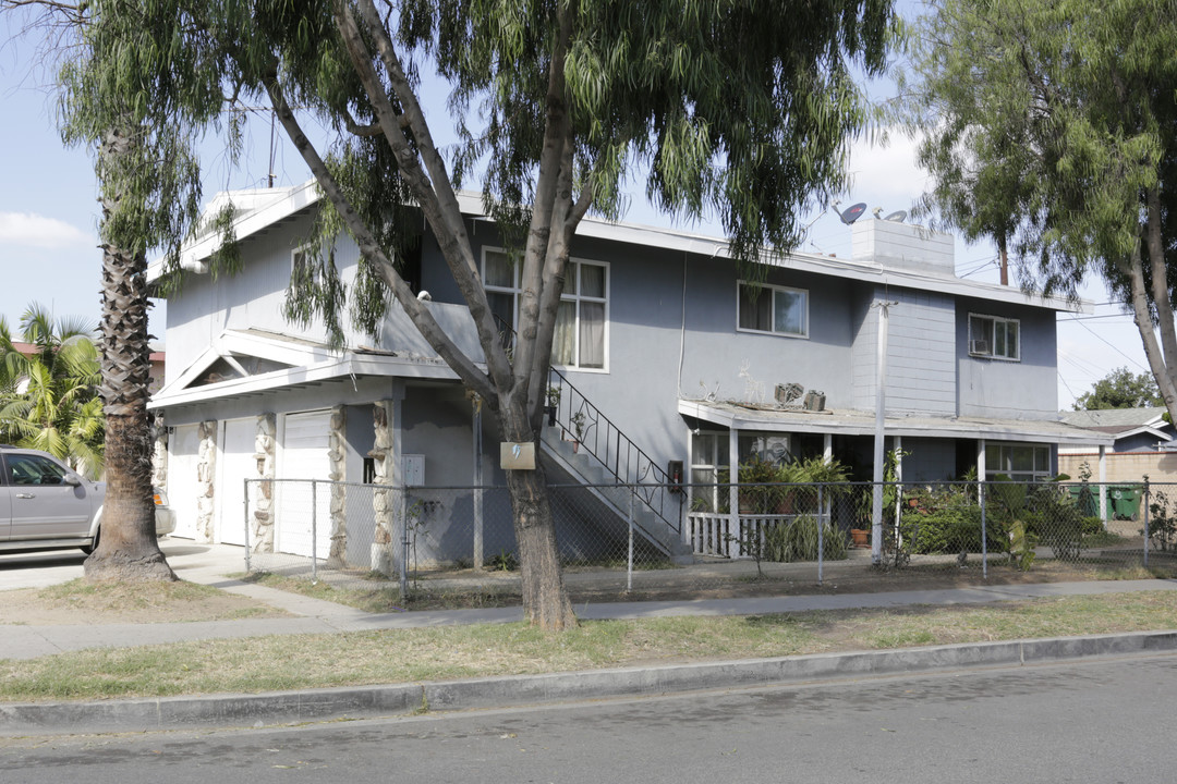 2225 W Anahurst St in Santa Ana, CA - Building Photo