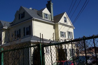 622 Beach 22nd St in Far Rockaway, NY - Building Photo - Building Photo