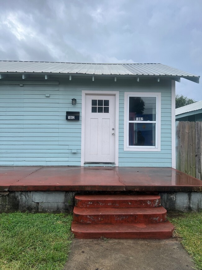 property at 1002 E Simcoe St