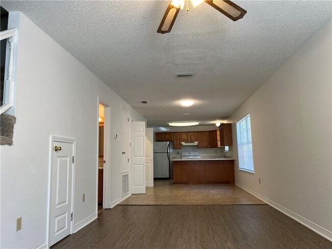 132 Bayou Sara Ave in Saraland, AL - Foto de edificio - Building Photo