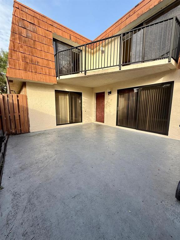 8466 S Coral Cir in North Lauderdale, FL - Building Photo - Building Photo