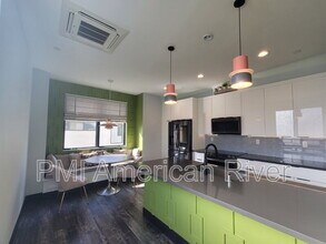 2340 River Cats Aly in Sacramento, CA - Building Photo - Building Photo