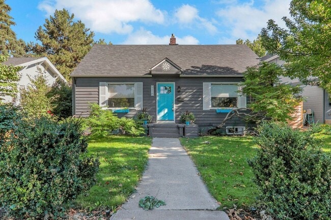 property at 916 E McKinley St