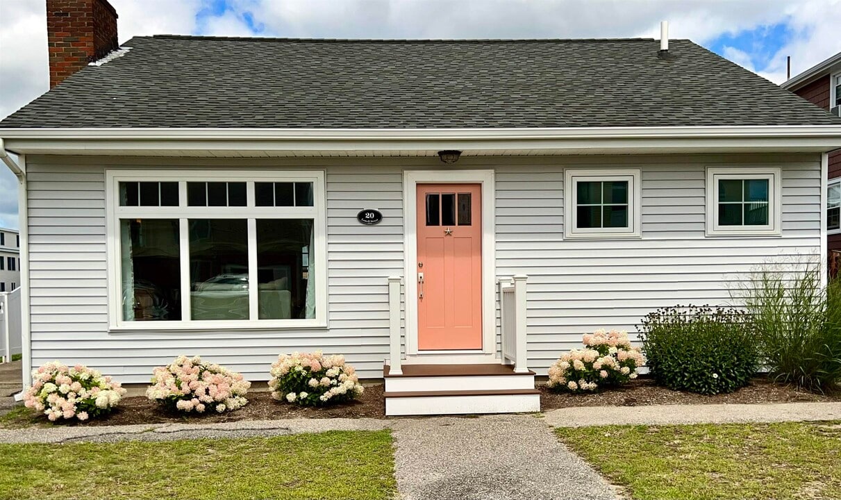 20 Lowell St in Seabrook, NH - Building Photo