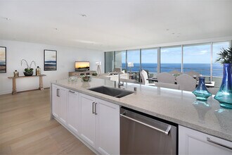 1221 Ocean Avenue in Santa Monica, CA - Building Photo - Building Photo