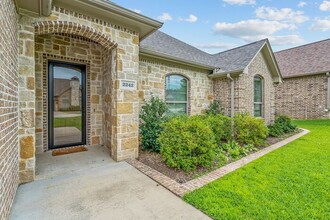 2242 Pinnacle Cir in Tyler, TX - Foto de edificio - Building Photo