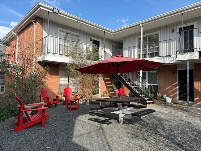 425 E 9th St in Houston, TX - Foto de edificio - Building Photo