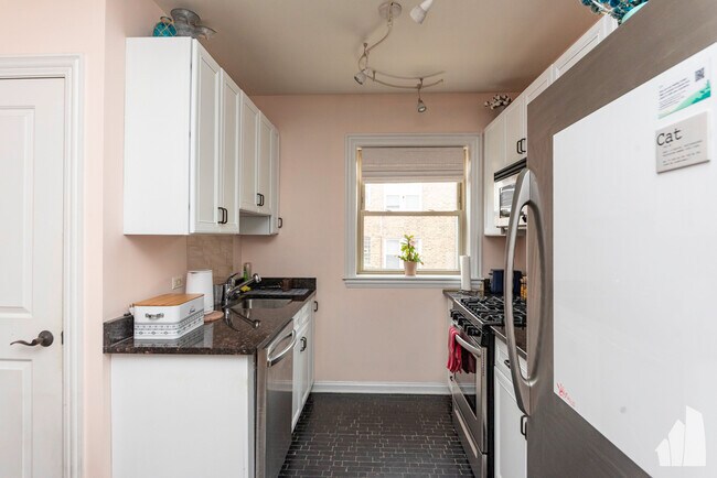 1907 W Winona St, Unit 2 in Chicago, IL - Building Photo - Building Photo