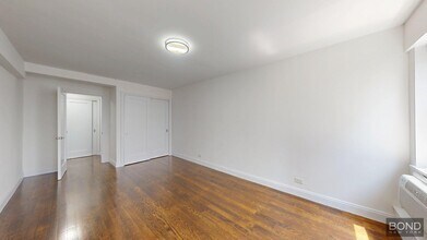 219 E 69th St in New York, NY - Building Photo - Building Photo