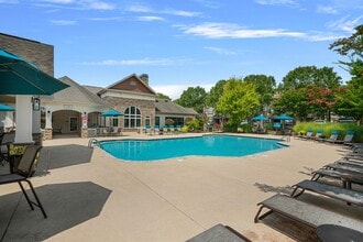 Hawthorne at the Meadows in Kernersville, NC - Foto de edificio - Building Photo