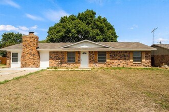 810 S Western Hls Dr in Howe, TX - Building Photo - Building Photo