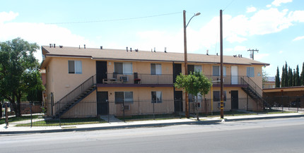 448 E Avenue Q in Palmdale, CA - Building Photo - Building Photo