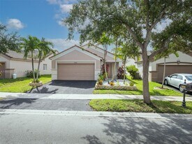 1524 Canary Island Dr in Weston, FL - Building Photo