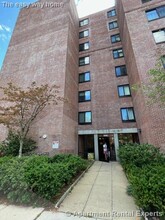 2130 Massachusetts Ave, Unit 5C in Cambridge, MA - Building Photo - Building Photo