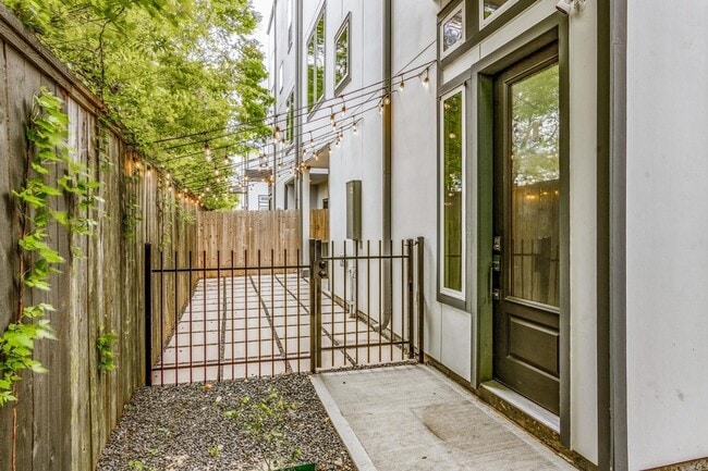 8409 Hempstead Rd in Houston, TX - Building Photo - Building Photo