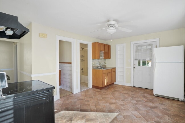 117 Golden Hill St in Naugatuck, CT - Building Photo - Building Photo