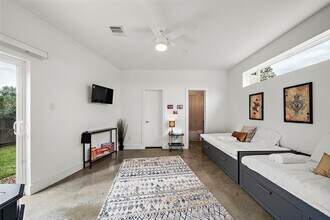 3002 Hawkins St in Houston, TX - Building Photo - Building Photo