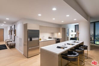 1200 S Figueroa St in Los Angeles, CA - Building Photo - Building Photo