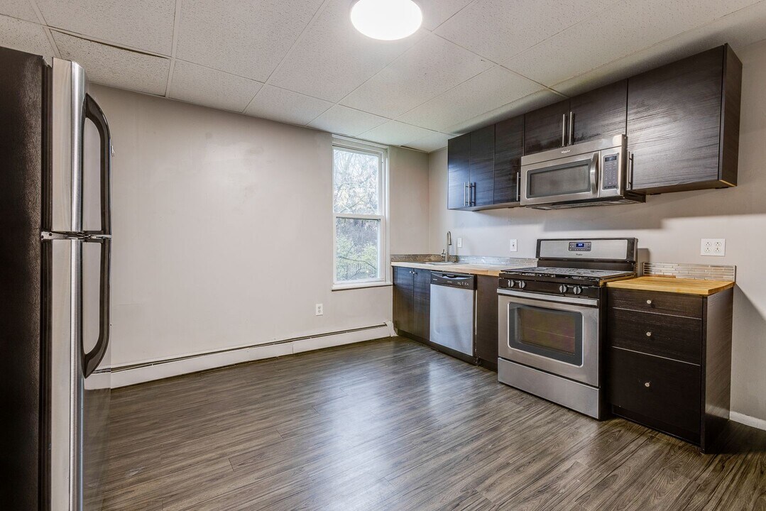 2675 S 18th St in Pittsburgh, PA - Building Photo