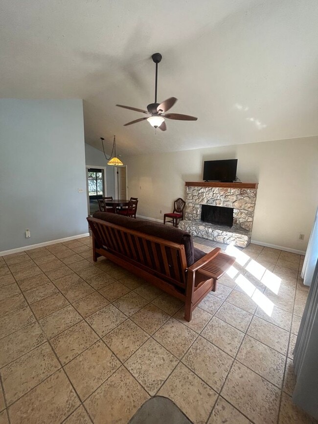 2724 NW 44th Pl in Gainesville, FL - Building Photo - Building Photo