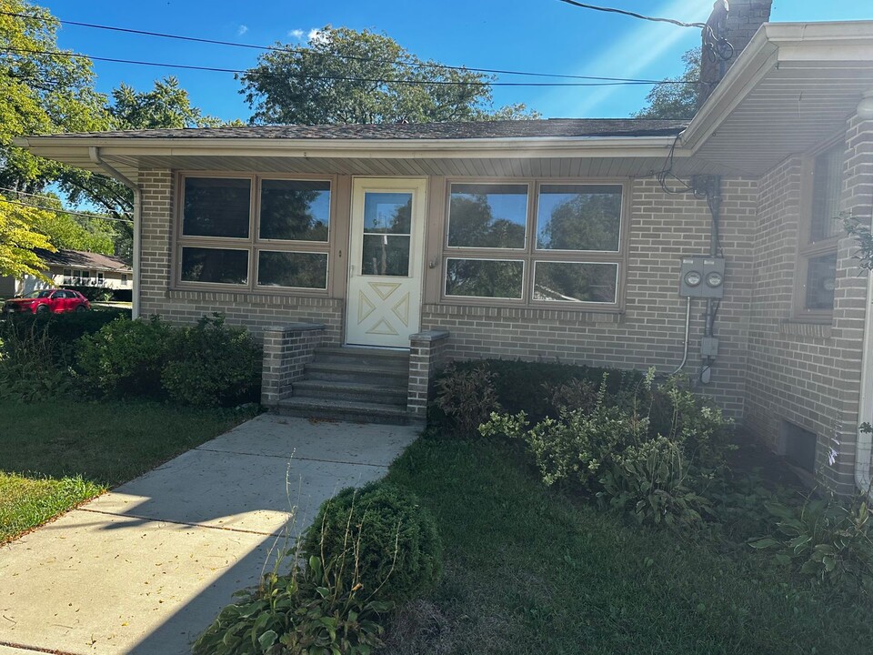 1608 Turtle St-Unit -Front in Beloit, WI - Building Photo