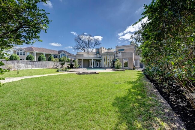 5304 Braeburn Dr in Bellaire, TX - Building Photo - Building Photo