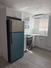 1817 N Tamiami Trl in North Fort Myers, FL - Foto de edificio - Building Photo