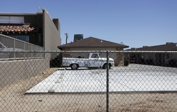 15392 Bear Valley Rd in Victorville, CA - Building Photo - Building Photo