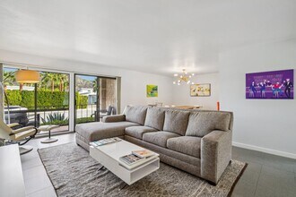 2727 S Sierra Madre in Palm Springs, CA - Building Photo - Building Photo