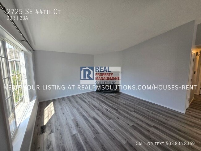 2725 SE 44th Ct in Hillsboro, OR - Foto de edificio - Building Photo