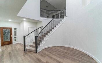 213 Alicante Ln in Liberty Hill, TX - Foto de edificio - Building Photo