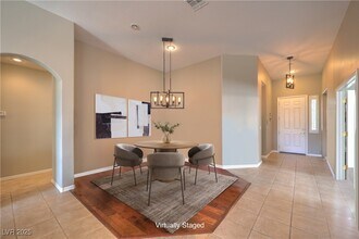 11135 River Hills Ln in Las Vegas, NV - Building Photo - Building Photo