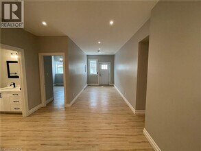 69 E Main St in Welland, ON - Building Photo - Building Photo