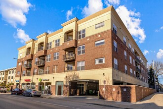 1619 N Farwell Ave, Unit #203 in Milwaukee, WI - Building Photo - Building Photo