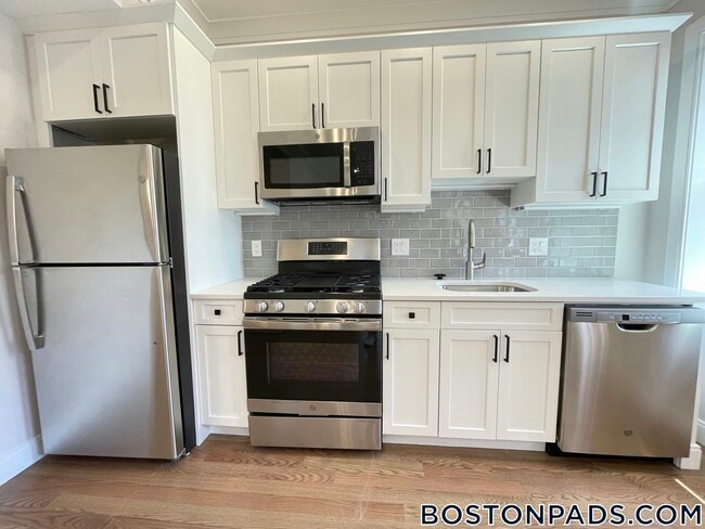 191 Porter St, Unit 4 in Boston, MA - Building Photo - Building Photo