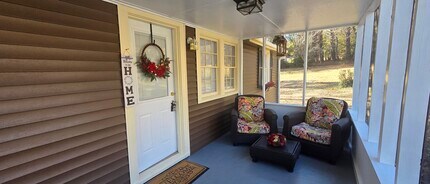 7043 S Goddard Rd in Lithonia, GA - Foto de edificio - Building Photo