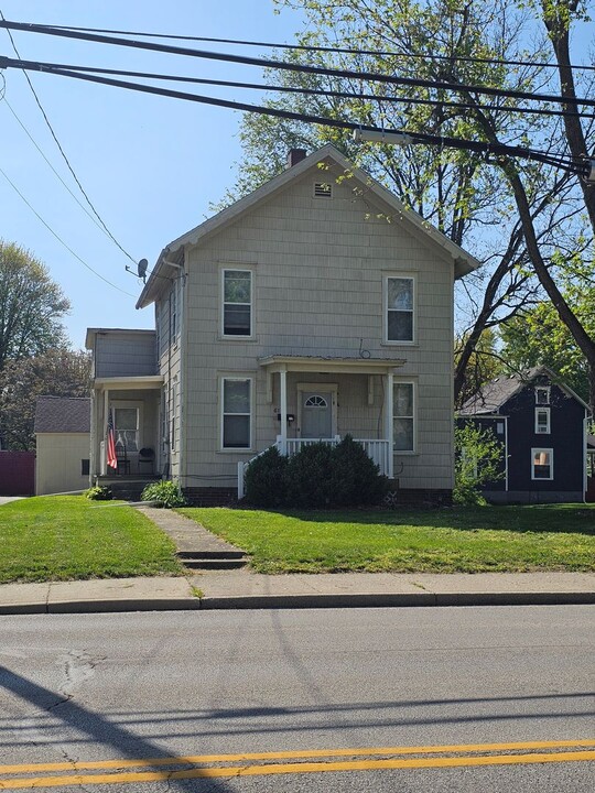 617 N Main St in Bowling Green, OH - Building Photo