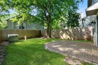 35 N Walden Elms Cir in Spring, TX - Foto de edificio - Building Photo