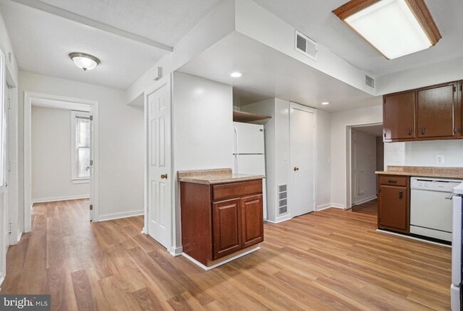 7405 Columbia Ave, Unit 1 in College Park, MD - Foto de edificio - Building Photo