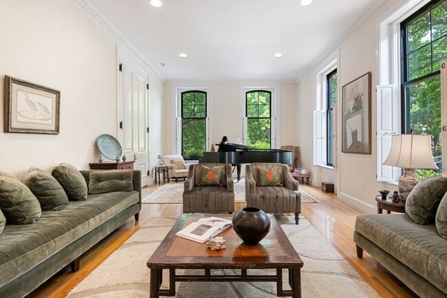 5 Monument Sq, Unit 1&2