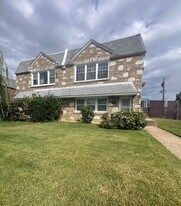 1635 Griffith St in Philadelphia, PA - Building Photo