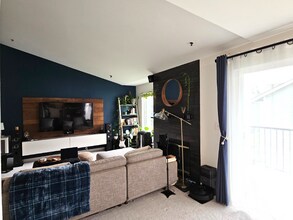 12510 109th Ct NE, Unit E304 in Kirkland, WA - Foto de edificio - Building Photo