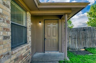 6631 Parkview Ln in North Richland Hills, TX - Building Photo - Building Photo