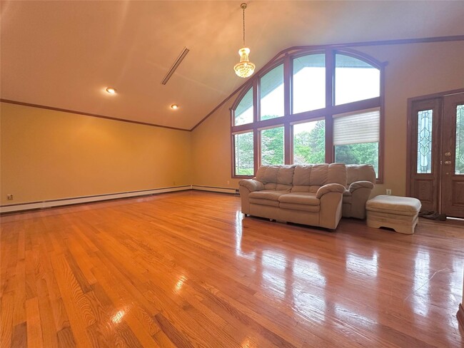 41 Flower Hill Rd in Poughkeepsie, NY - Building Photo - Building Photo