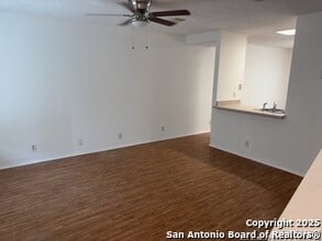 8939 Kenton Briar in San Antonio, TX - Building Photo - Building Photo