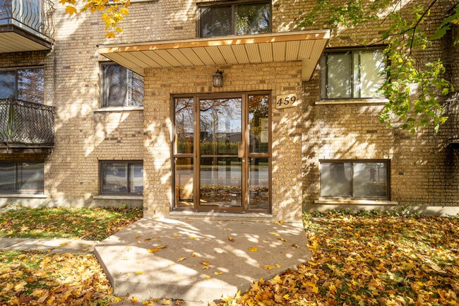 459 Laval Boul in Laval, QC - Building Photo - Building Photo
