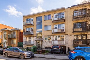 7320 Cartier Rue in Montréal, QC - Building Photo