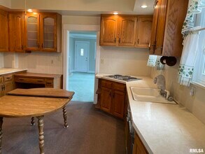 2206 Pacific St in Davenport, IA - Building Photo - Building Photo