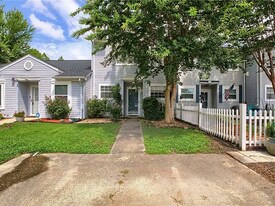 2102 Victoria Ct in Carrollton, VA - Building Photo